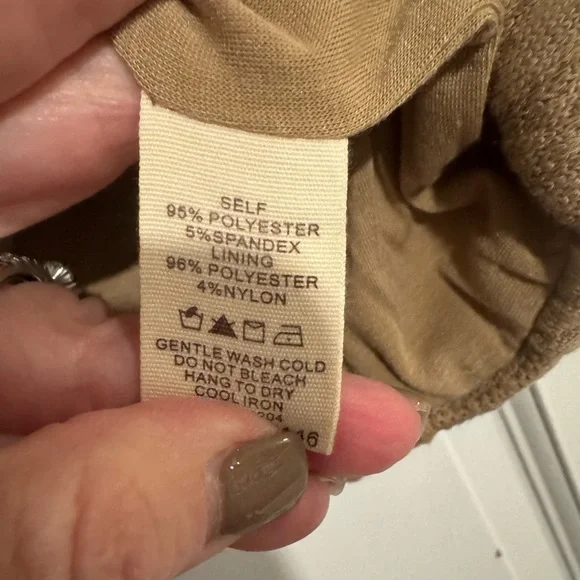 Hem and Thread NWT vest. Size medium - Picture 3 of 5